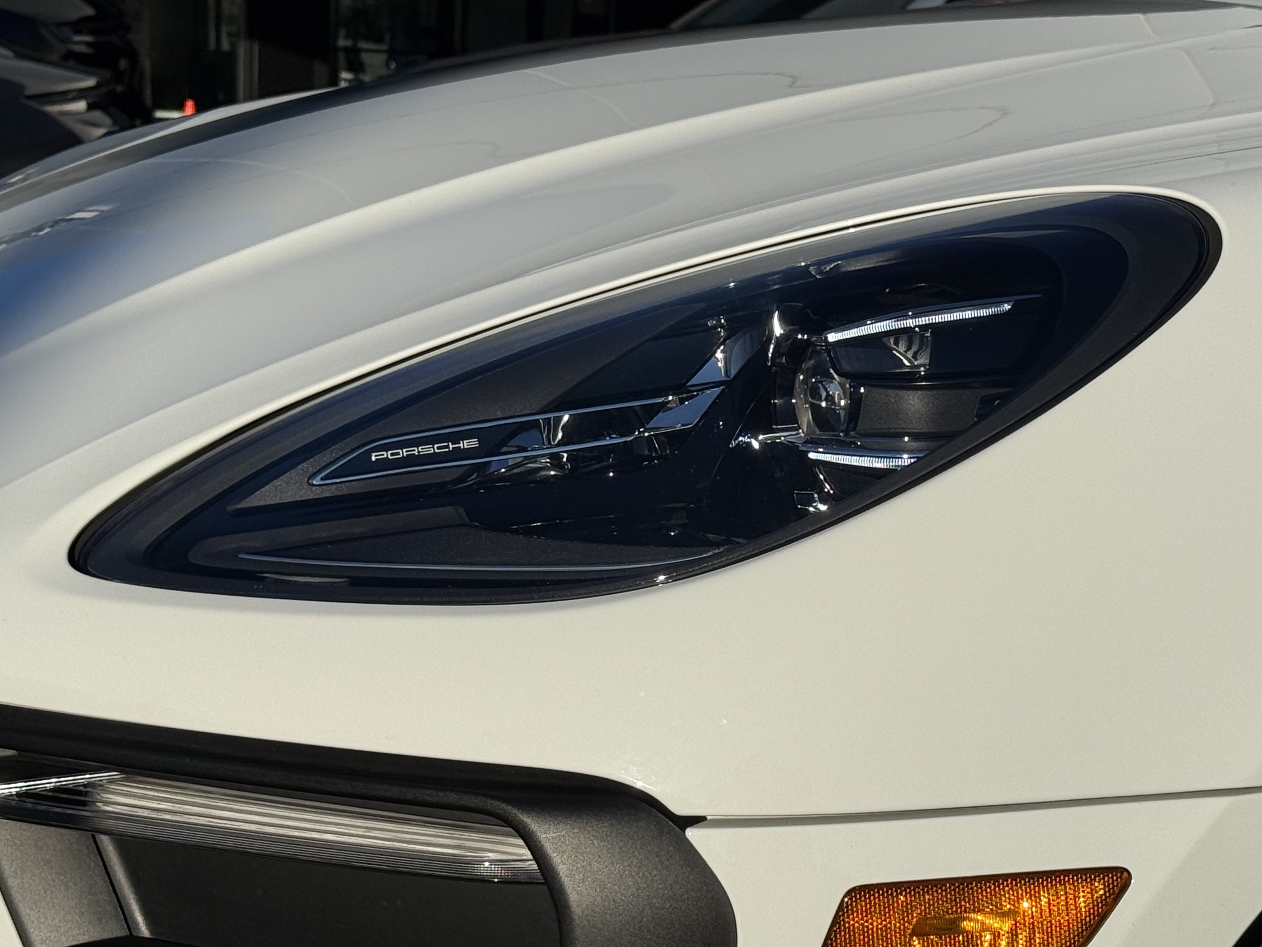 Certified 2023 Porsche Macan AWD/4WD image 15