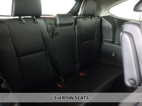 Used 2022 Toyota Highlander Platinum image 11