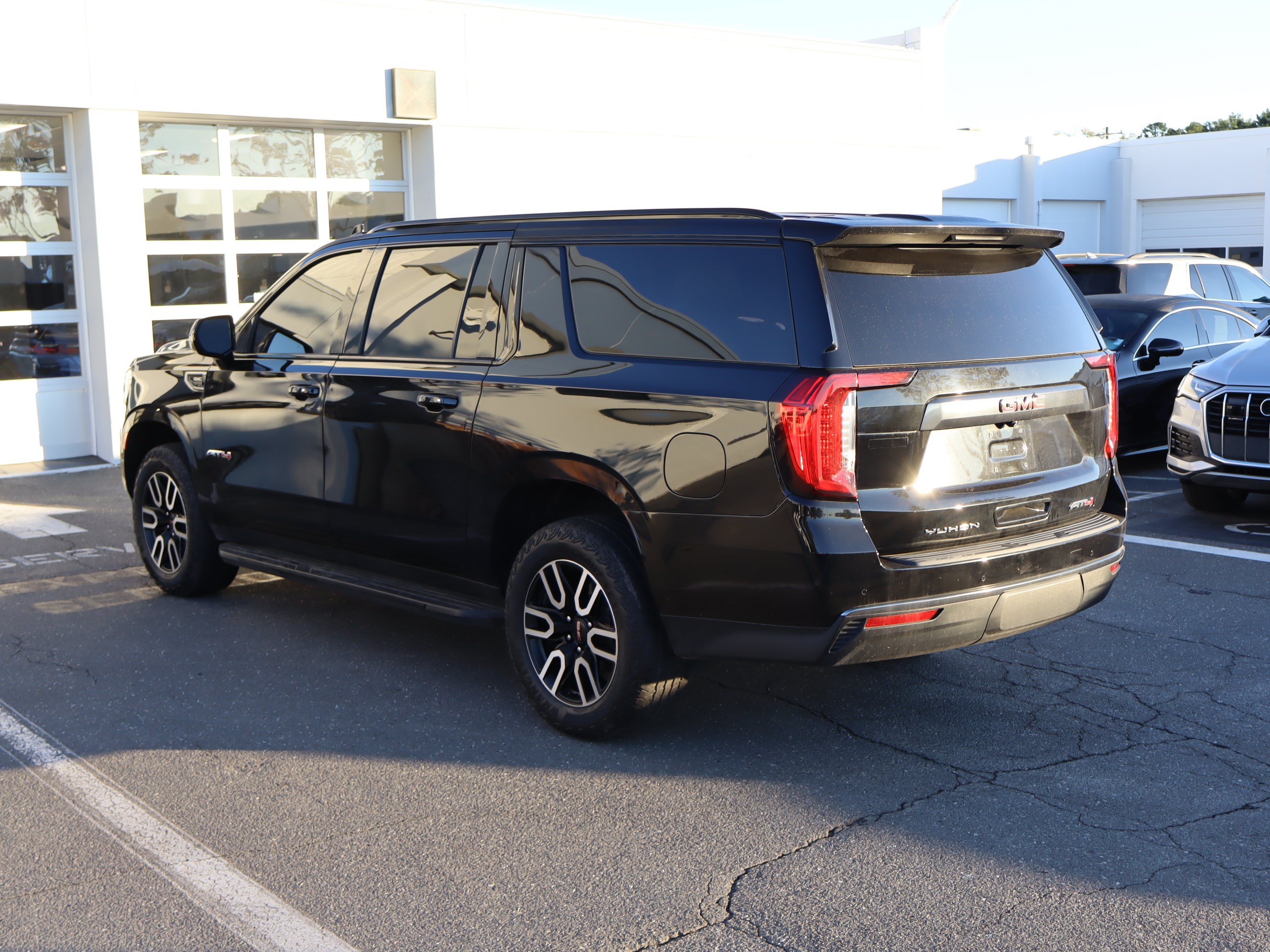Used 2023 GMC Yukon XL AT4 AWD/4WD image 19