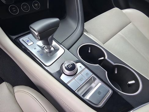 Used 2023 Genesis G70 2.0T AWD/4WD image 19