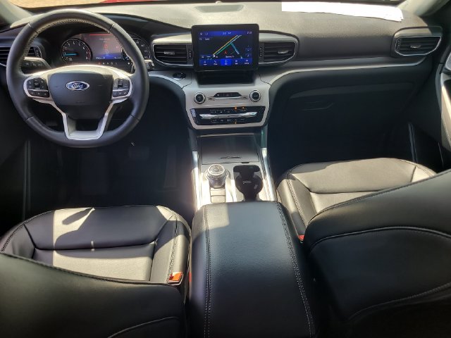 Used 2024 Ford Explorer XLT w/ Equipment Group 202A RWD image 16
