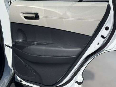 Used 2026 Toyota Corolla Cross L image 30