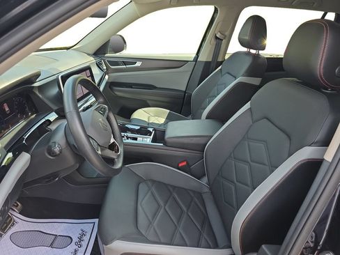 Certified 2024 Volkswagen Atlas Peak Edition SE AWD/4WD image 14