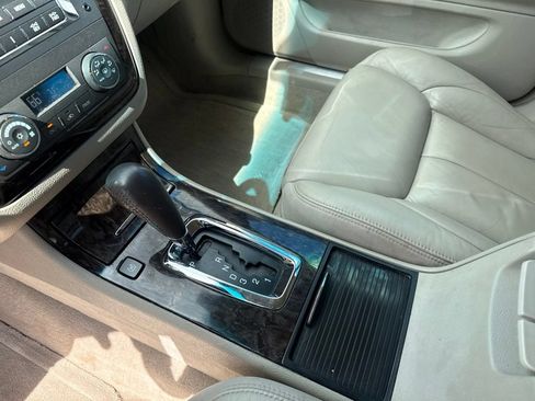Used 2010 Cadillac DTS FWD image 32