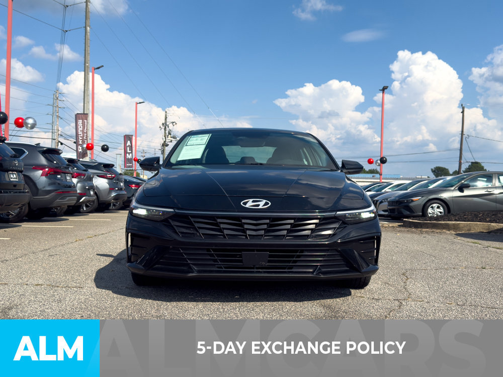 Certified 2025 Hyundai Elantra SEL FWD image 3