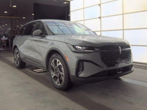 Used 2024 Lincoln Nautilus Premier w/ Equipment Group 102A image 3