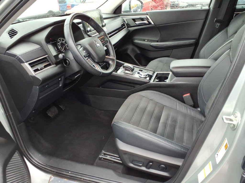 Used 2023 Mitsubishi Outlander SE AWD/4WD image 10