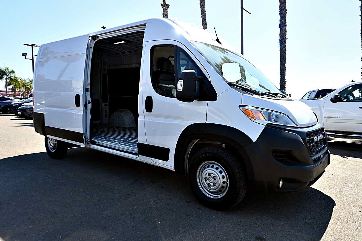 Used 2025 RAM ProMaster 2500 w/ Convenience Group FWD image 4