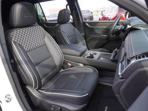 New 2025 GMC Acadia Denali w/ Super Cruise Package image 13