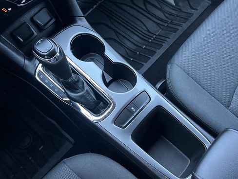 Used 2018 Chevrolet Cruze LT w/ Convenience Package image 21