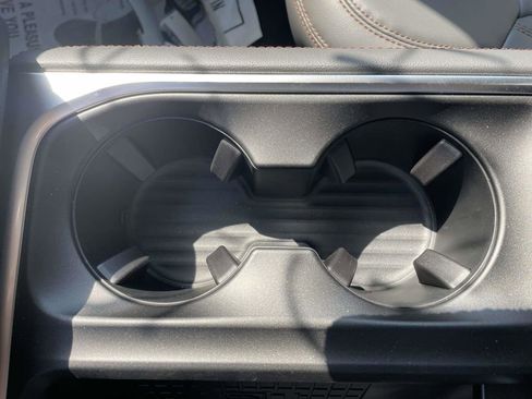 New 2025 Ford Expedition Active image 18