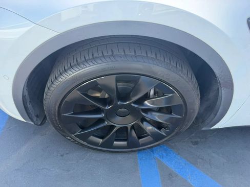 Used 2022 Tesla Model Y Long Range AWD/4WD image 28