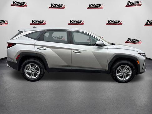 Certified 2025 Hyundai Tucson SE image 4