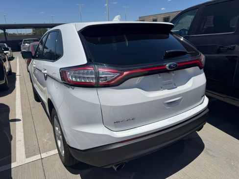 Used 2018 Ford Edge SE FWD image 3
