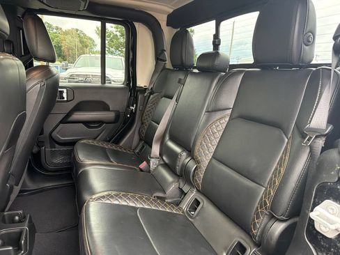 Used 2023 Jeep Gladiator Overland AWD/4WD image 17