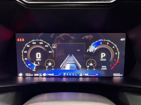 Used 2025 Chevrolet Colorado Z71 w/ Midnight Edition image 12