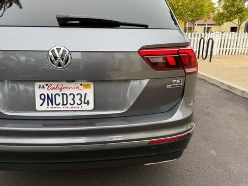 Used 2018 Volkswagen Tiguan SE AWD/4WD image 19