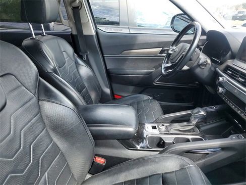Used 2021 Kia Telluride SX w/ SX Prestige Package image 4