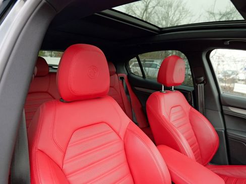 Used 2024 Alfa Romeo Stelvio Ti w/ Performance Driving Package image 38