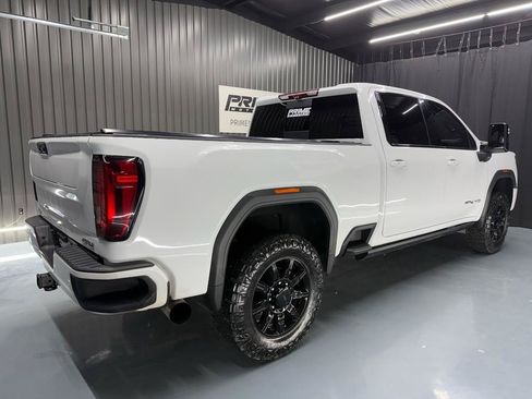 Used 2022 GMC Sierra 2500 AT4 w/ AT4 Premium Plus Package AWD/4WD image 3