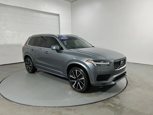 Used 2020 Volvo XC90 T6 Momentum image 2