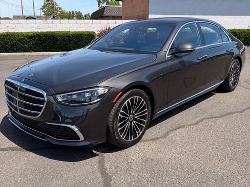 Used 2024 Mercedes-Benz S 580 4MATIC Sedan image 2