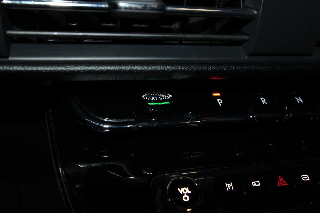 Used 2025 Lincoln Corsair Grand Touring AWD/4WD image 12