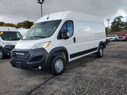 Used 2025 RAM ProMaster 2500 w/ Convenience Group image 2