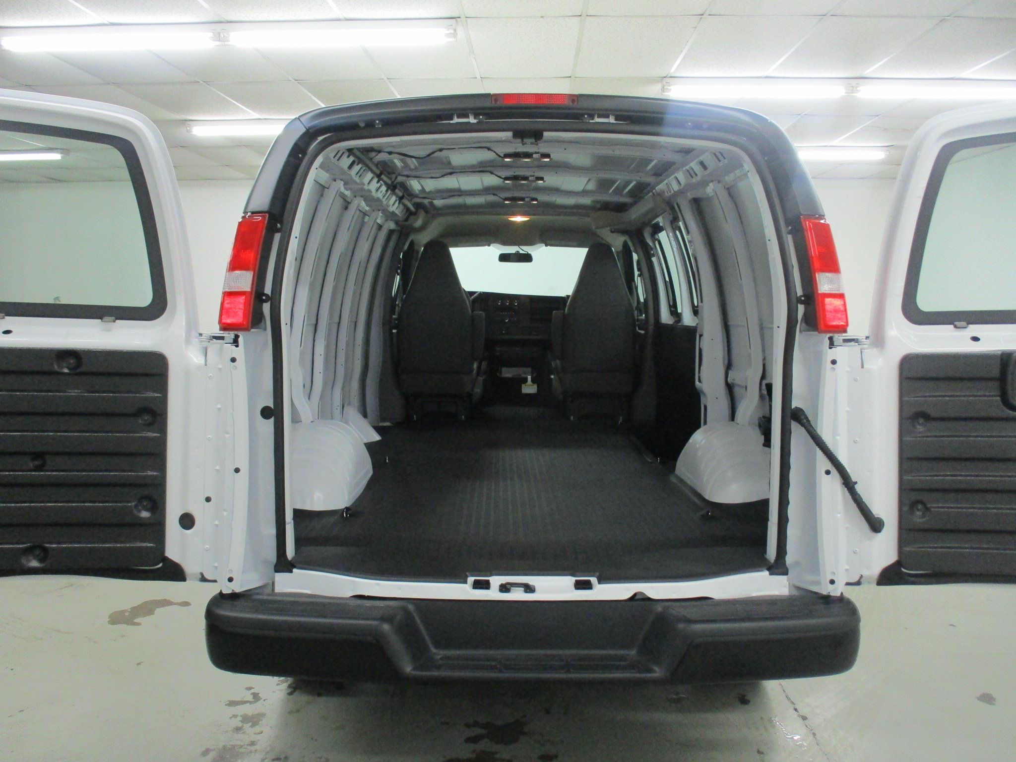 New 2026 GMC Savana 2500 w/ Driver Convenience Package RWD image 12