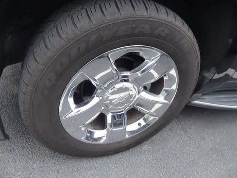 Used 2017 Chevrolet Suburban Premier image 12