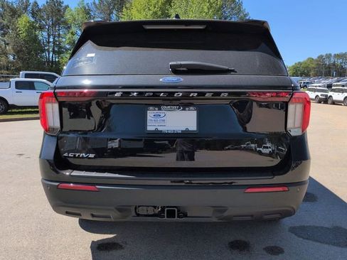 New 2026 Ford Explorer Active RWD image 5