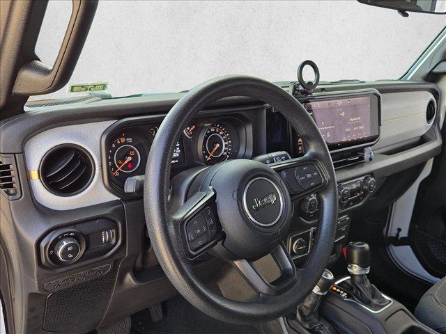 Used 2025 Jeep Gladiator Sport AWD/4WD image 14