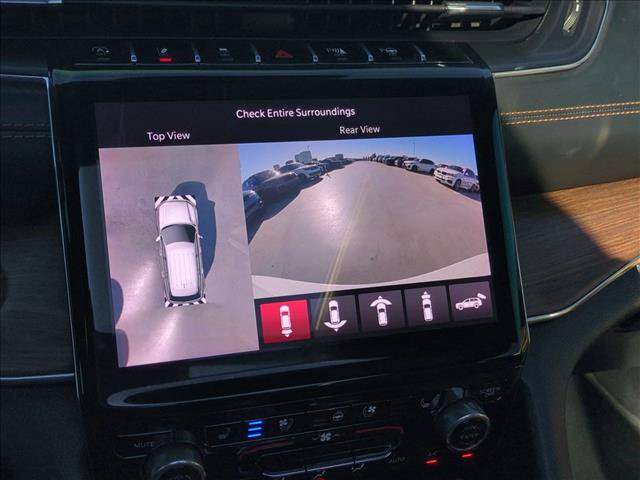 Used 2022 Jeep Grand Cherokee Summit w/ Luxury Tech Group V AWD/4WD image 12