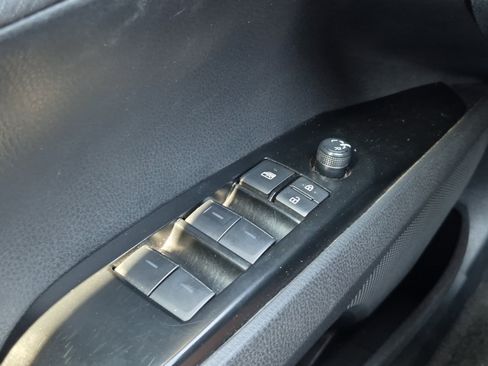 Used 2025 Toyota Camry SE FWD image 9