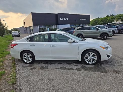 Used 2013 Nissan Altima 2.5 SV FWD image 2