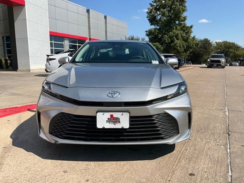 Used 2025 Toyota Camry LE image 4