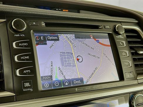 Used 2018 Toyota Highlander Limited image 22