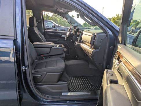 Used 2023 Chevrolet Silverado 1500 LT AWD/4WD image 38