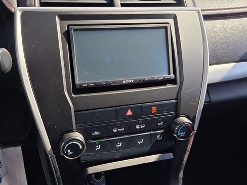 Used 2016 Toyota Camry SE FWD image 17