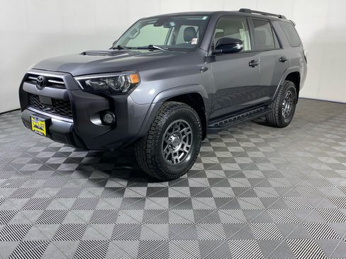 Used 2020 Toyota 4Runner Venture AWD/4WD image 4