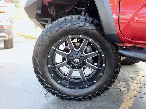 Used 2017 Toyota Tacoma TRD Off-Road AWD/4WD image 17
