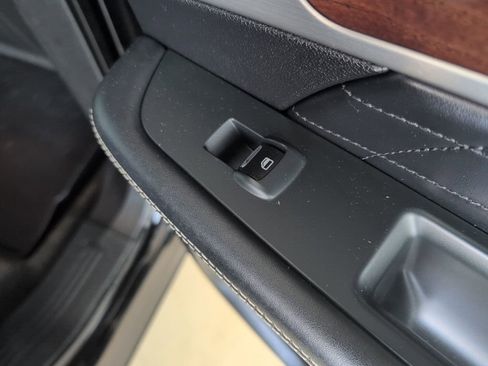 Used 2018 Ford Explorer Platinum image 41