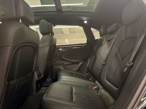 Certified 2023 Porsche Macan S AWD/4WD image 31