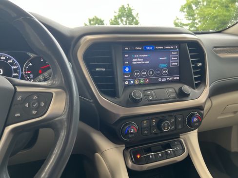 Used 2020 GMC Acadia Denali w/ Technology Package FWD image 32