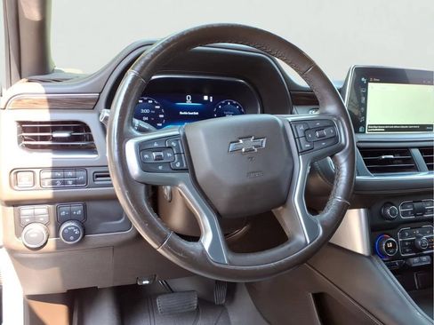 Certified 2022 Chevrolet Tahoe Z71 w/ Luxury Package AWD/4WD image 3