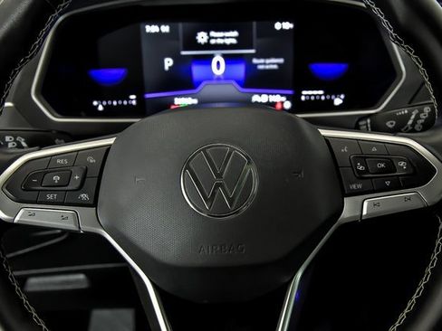 Certified 2022 Volkswagen Tiguan SE image 16