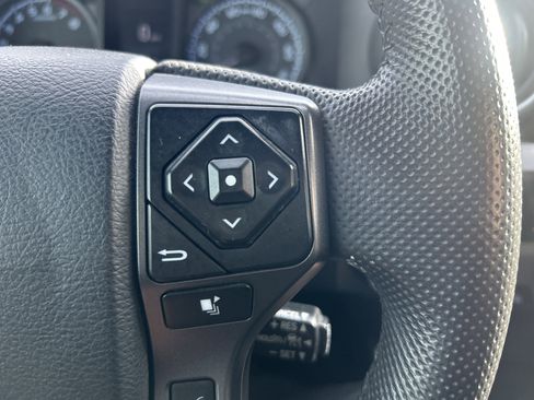 Used 2018 Toyota Tacoma TRD Off-Road image 28