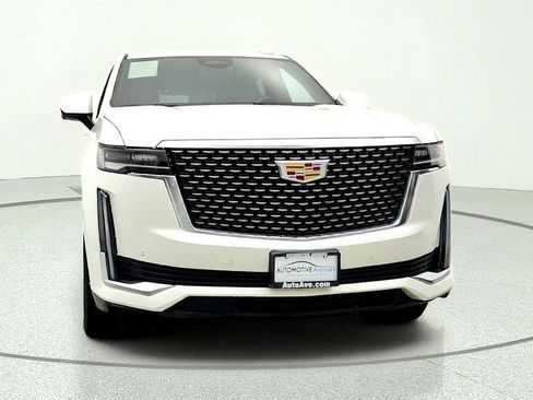 Used 2024 Cadillac Escalade ESV Luxury RWD image 2