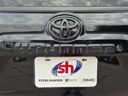 Used 2017 Toyota 4Runner SR5 AWD/4WD image 29
