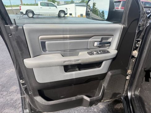 Used 2019 RAM 1500 Classic SLT w/ Black Appearance Group AWD/4WD image 14